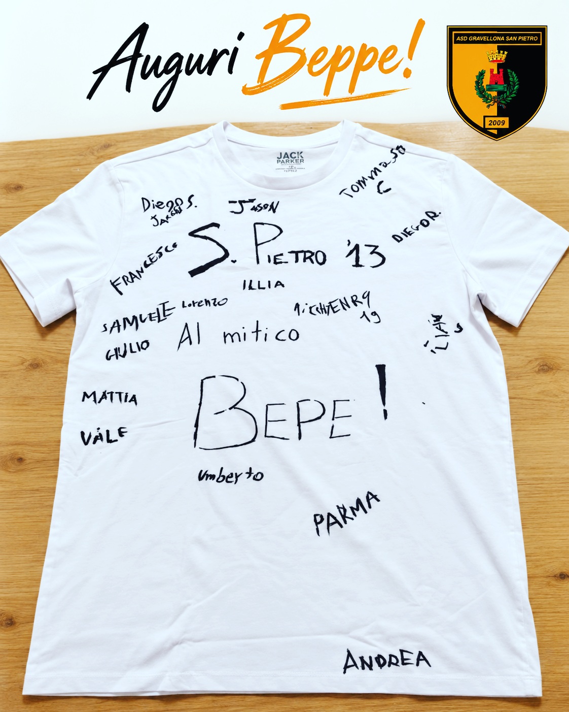 Quando i tuoi ragazzi ti sorprendono con un gesto del genere, capisci che stai facendo un ottimo lavoro 🧡🖤 Per il suo compleanno, i nostri ragazzi dell’U14 hanno fatto un regalo…